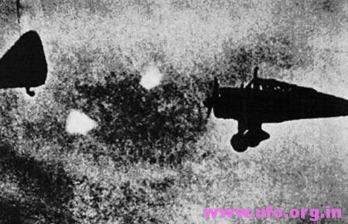 英国媒体公布（近140年间）地球人最早拍到的UFO经典照片的图片
