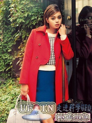 《来自星星的你》热播 女偶像全智贤红大衣受追捧的图片 第3张