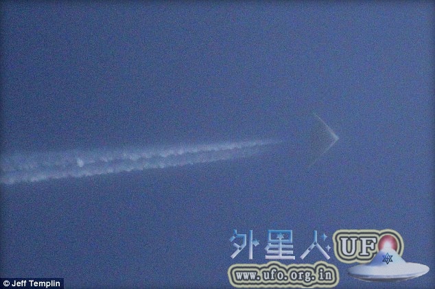 美国摄影师拍到三角形UFO超高速飞行在空中的图片