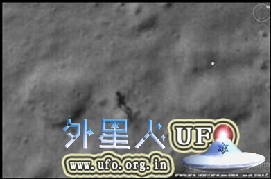 UFO爱好者挖出谷歌月球卫星照片出现外星人影子活动的图片