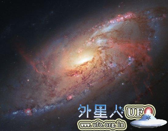 M106星系发现类似“激光”的神秘微波辐射
