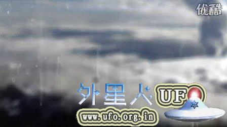 飞机上实拍超清晰冰岛火山碟形UFO的图片