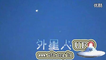 2015年1月11日巴黎上空两个天使般的UFO的图片