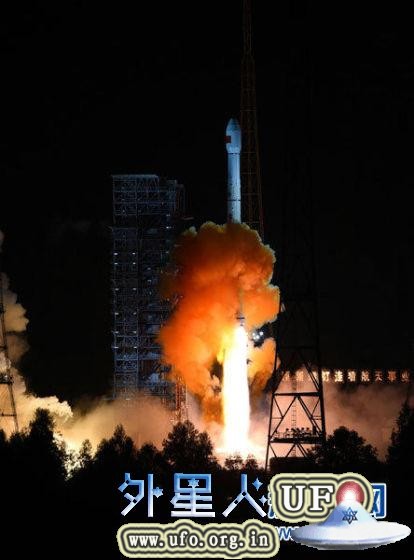 10月24日，中国探月工程三期再入返回飞行试验器在西昌卫星发射中心由长征三号丙运载火箭发射升空。 新华社记者 江宏景 摄 