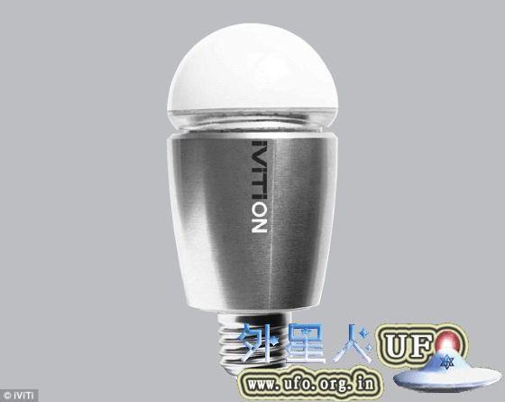 威尔士Litonics有限责任公司制造的灯泡可在停电时为人们提供光亮。它叫iViTi On（照片显示），有一个可令它发光最长3小时的内置电池。有电时，电池充电，而且灯泡正常发光。停电时，灯泡自动切换到电池模式。 第1张