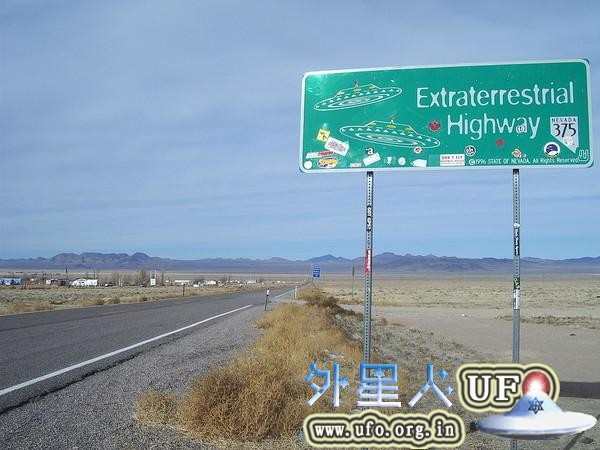 美国「外星人公路」速限7英哩！UFO迷朝圣内华达小镇