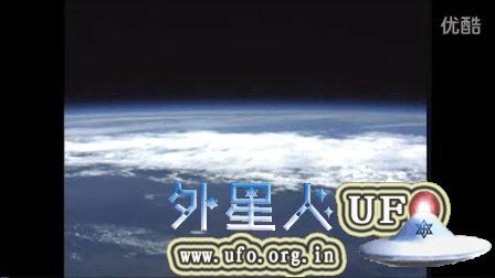 2015年4月15日国际空间站拍到巨大的飞碟盘旋在地球上空