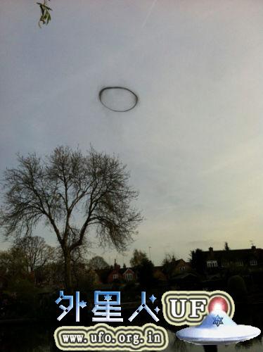2013年-2015年的UFO似烟圈似锅盖 充满了神秘感