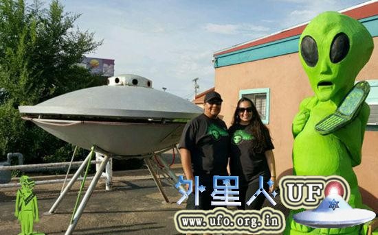 数万UFO迷各种奇异装扮亮相“外星人之都”庆祝第20届UFO节