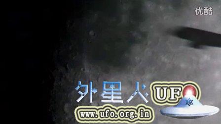 2015年8月24日穿过月面的UFO的图片
