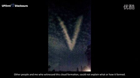2015年9月27日加州月食时出现的V型UFO云的图片