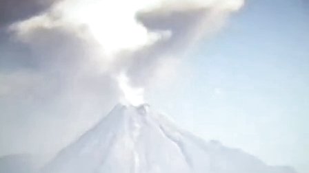 2015年10月20日墨西哥科利马火山喷发时白色UFO&不发光UFO