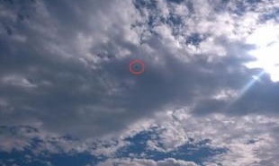 天空2个UFO究竟是什么2015年11月5日浙江温州拍到