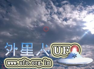 网友拍到天空有两个“UFO” 究竟是什么 第1张