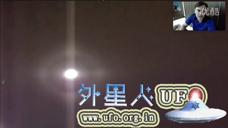 2015年10月29日国际空间站发出强光的UFO的图片