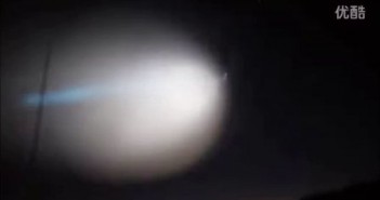 2015年11月7日加州再次拍到纺锤形和球形发光UFO