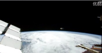 2015年11月23日国际空间站拍到圆环状UFO