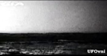 2015年11月20日火星探测器拍到2个UFO