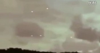 2015年10月25日夏威夷长时间徘徊的5个白色光球UFO的图片