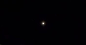 2015年11月25日泰国月亮周围的白色移动光点UFO