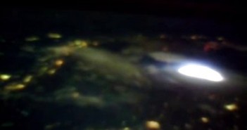 2015年12月21日国际空间站拍到的UFO