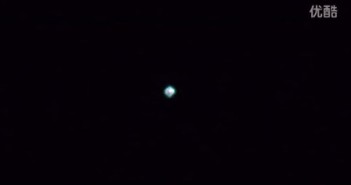 2015年12月22日菱形外绿内蓝发光UFO（白色为月亮）