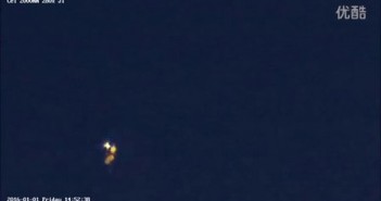 2016年1月1日佛罗里达两个彩色气球样UFO