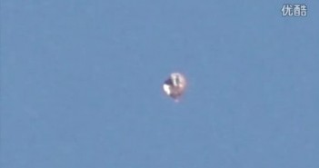 2015年12月29日咖啡色变幻图案气球样发光UFO