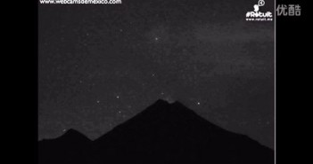 墨西哥科利马火山飞出雪茄型UFO原始视频