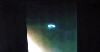 智利拍到蓝色环形发光UFO（真伪自辩）