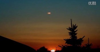 2016年1月初加拿大落日上方彩色发光UFO