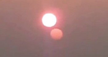 2016年3月2日太阳旁的红色圆球–第二个太阳UFO？