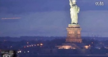 2016年3月4日自由女神像附近巨大长形发光UFO NYC