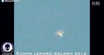 2016年3月20日飞机尾迹附近变形发光UFO
