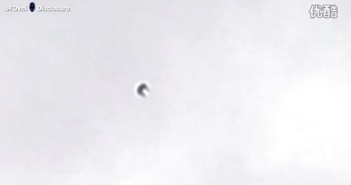 2016年3月26日伦敦机场惊现门样飞碟UFO