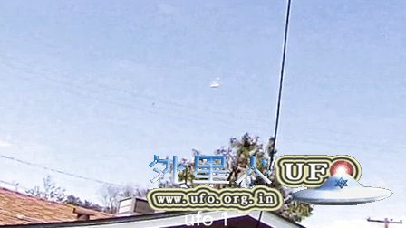 2016年4月12日加州民居上空的UFO的图片