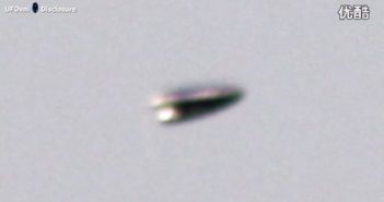2016年4月3日土耳其安塔利亚附近上空拍到金属三角形UFO的图片