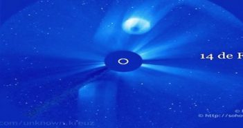 2016年4月22日太阳附近拍到巨大的UFO