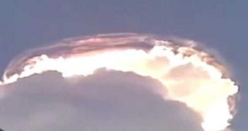 令人震惊的不明飞行物2016年1月印尼超级云或UFO