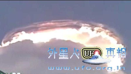 令人震惊的不明飞行物2016年1月印尼超级云或UFO的图片