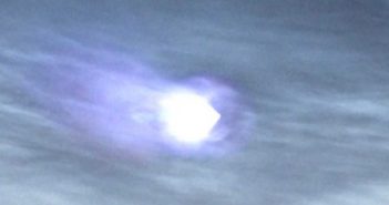 巨大的蓝色UFO在韦斯特伍德洛杉矶真正的UFO目击画面