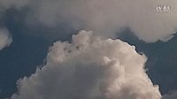 三个UFO被云遮住的图片