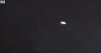 2016年9月9日澳大利亚彩色光点组成的发光UFO