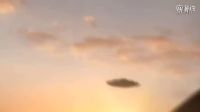 近日有国外网友拍到UFO经过……简直不敢相信！的图片