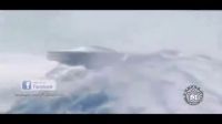 秘鲁网友在飞机实拍到超巨型UFO，比山峰还大，乘客都在惊恐的图片
