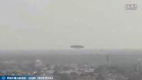 巨型UFO飞碟在叙利亚街区停留 后发出蓝光瞬间升空的图片