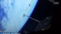 宇航员太空出舱瞬间 NASA竟捕捉到UFO飞碟迅速飞过