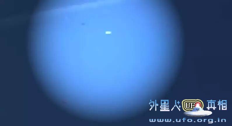 2个UFO在马来西亚槟城乔治市上空惊现 社交网络疯传的图片 第1张