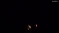夜间的民航飞机受到UFO监控的图片