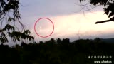 UFO意外进入摄像头 移动速度超快的图片